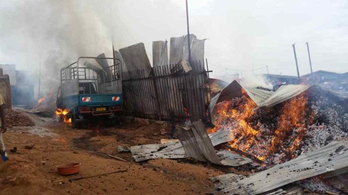 Kabuga&nbsp;: Inkongi ikomeye y’ umuriro yibasiye isoko yangiza byinshi 