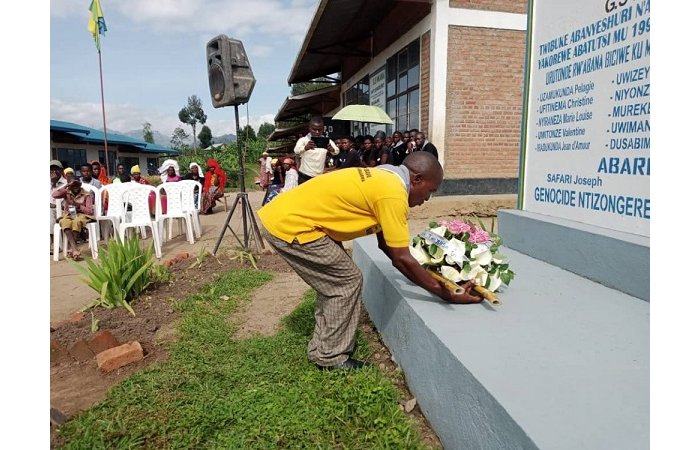 Abayobozi Batatu  barimo Gitifu wavuzwe mu kibazo  cy’Umukwikwi  wahagarariye Akarere  mu  gikorwa cyo  Kwibuka birukanwe