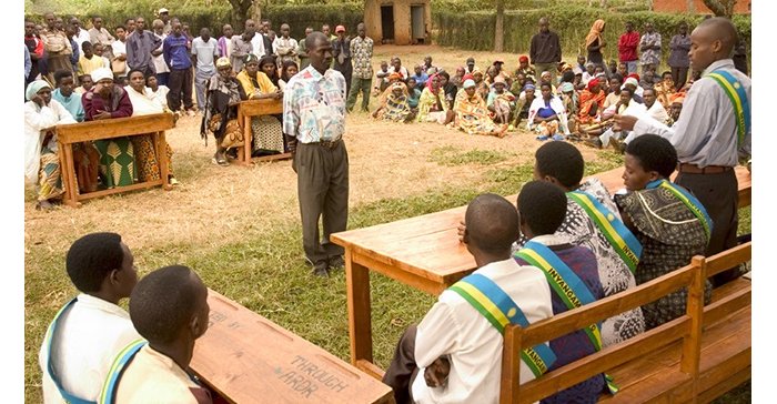 Inama zabereye mu Rugwiro&nbsp;: Tito Rutaremara ahishuye uko byagenze  ngo  habeho Gacaca