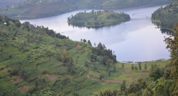Meya wa Burera na REMA babusanyije mu mvugo ku byo basezeranyije abaturage bimuye ku kirwa 
