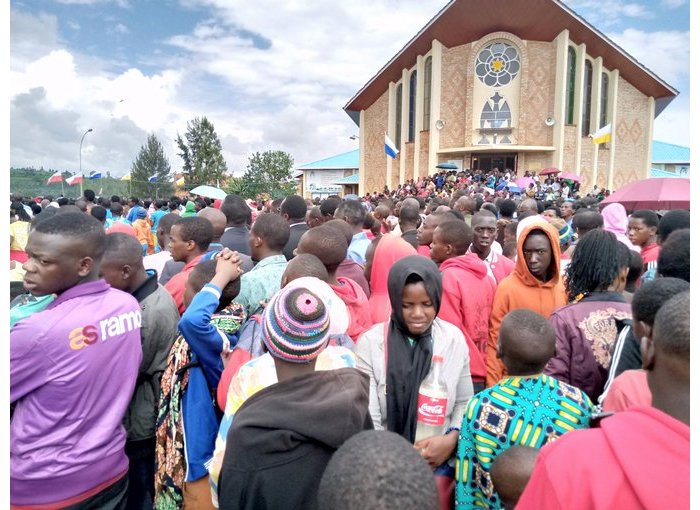 [AMAFOTO]&nbsp;: ‘Umubare w’ abaza I Kibeho ugenda uturusha ubushobozi’ – Meya Habitegeko