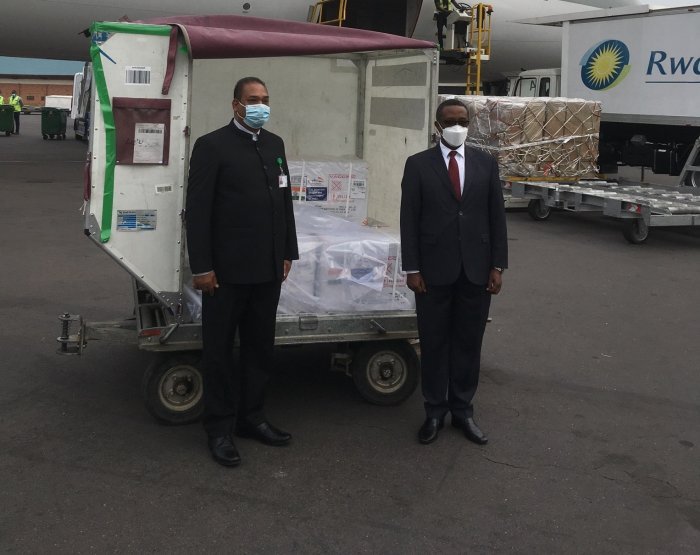 U Buhindi bwahaye u Rwanda inkingo 50 000 zakorewe muri kiriya gihugu