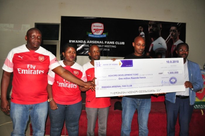 Kigali&nbsp;: Abafana ba Arsenal batanze inkunga mu kigega Agaciro 